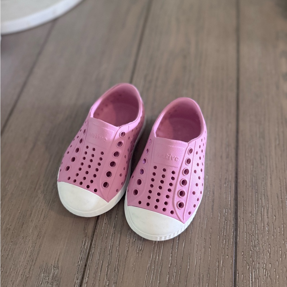 Native Jefferson Toddler Shoes - Pink with White Toe